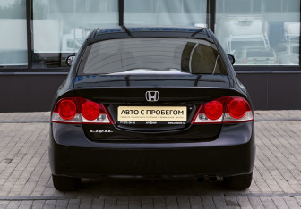 Подержанный автомобиль Honda Civic Sedan 2007 года (4 фото)