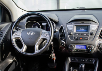 Подержанный автомобиль Hyundai ix35 2014 года (19 фото)