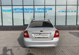 Подержанный автомобиль Ford Focus Sedan 2008 года (4 фото)