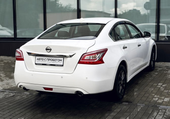 Подержанный автомобиль Nissan Teana 2014 года (5 фото)