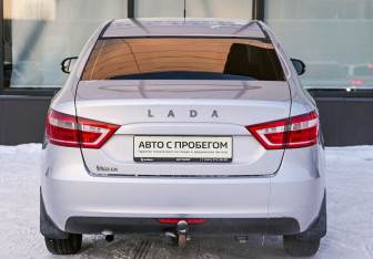 Подержанный автомобиль LADA (ВАЗ) Vesta Sedan 2019 года (4 фото)