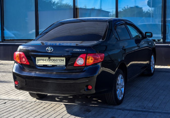 Подержанный автомобиль Toyota Corolla Sedan 2008 года (5 фото)