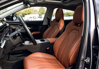 Подержанный автомобиль Omoda C5 2024 года (16 фото)