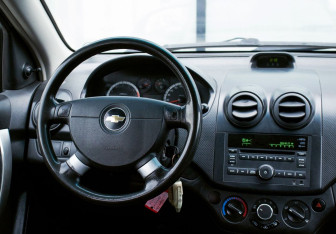 Подержанный автомобиль Chevrolet Aveo Sedan 2011 года (17 фото)