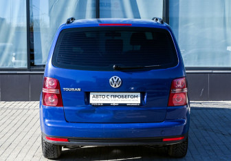 Подержанный автомобиль Volkswagen Touran 2007 года (4 фото)