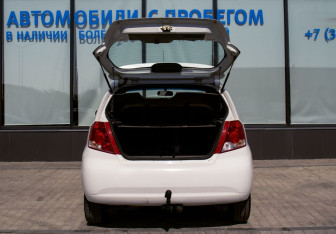 Подержанный автомобиль Chevrolet Aveo Hatchback 2005 года (19 фото)