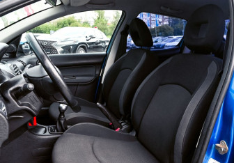 Подержанный автомобиль Peugeot 206 Hatchback 2007 года (16 фото)
