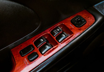 Подержанный автомобиль Hyundai Sonata 2005 года (12 фото)