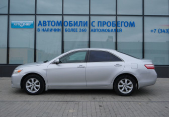 Подержанный автомобиль Toyota Camry Sedan 2011 года (2 фото)