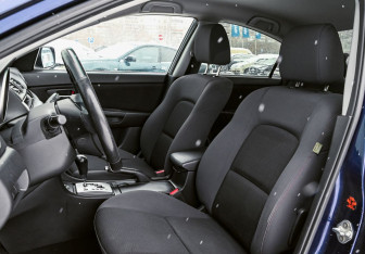 Подержанный автомобиль Mazda 3 Sedan 2008 года (9 фото)