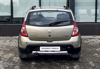 Подержанный автомобиль Renault Sandero 2012 года (4 фото)