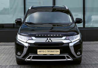 Подержанный автомобиль Mitsubishi Outlander 2019 года (8 фото)