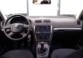 Подержанный автомобиль Skoda Octavia Liftback 2011 года (16 фото)