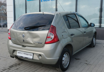 Подержанный автомобиль Renault Sandero 2012 года (5 фото)