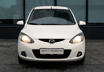 Подержанный автомобиль Mazda 2 Hatchback 2008 года (8 фото)