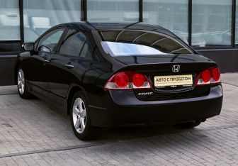 Подержанный автомобиль Honda Civic Sedan 2007 года (3 фото)