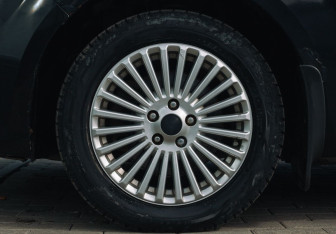 Подержанный автомобиль Ford Mondeo Liftback 2010 года (16 фото)