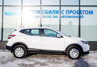 Подержанный автомобиль Nissan Qashqai 2016 года (6 фото)