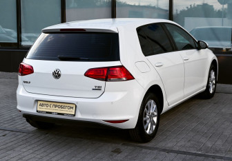 Подержанный автомобиль Volkswagen Golf Hatchback 2014 года (5 фото)