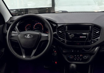 Подержанный автомобиль LADA (ВАЗ) Vesta Sedan 2019 года (18 фото)