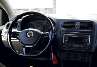 Подержанный автомобиль Volkswagen Polo Sedan 2017 года (18 фото)