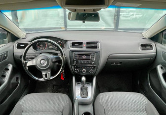 Подержанный автомобиль Volkswagen Jetta Sedan 2014 года (11 фото)