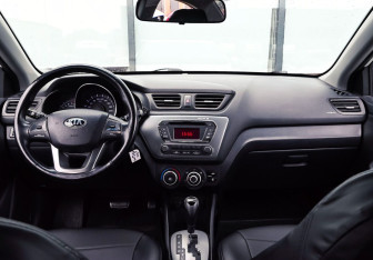 Подержанный автомобиль Kia Rio Sedan 2013 года (12 фото)