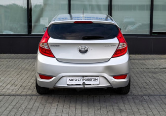 Подержанный автомобиль Hyundai Solaris Hatchback 2012 года (4 фото)