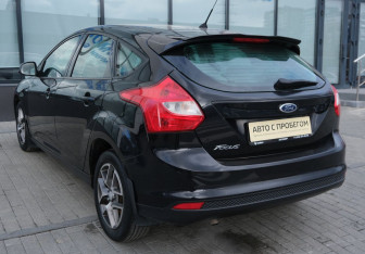 Подержанный автомобиль Ford Focus Hatchback 2014 года (3 фото)
