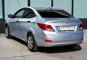 Подержанный автомобиль Hyundai Solaris Sedan 2011 года (3 фото)
