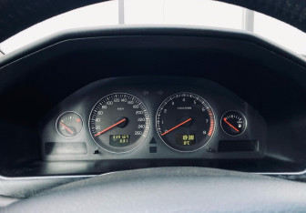 Подержанный автомобиль Volvo XC70 2006 года (18 фото)