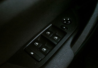 Подержанный автомобиль BMW X1 2012 года (12 фото)