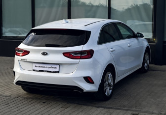 Подержанный автомобиль Kia Ceed Hatchback 2019 года (5 фото)