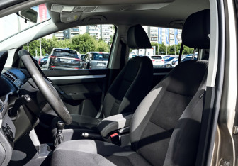Подержанный автомобиль Volkswagen Touran 2012 года (14 фото)