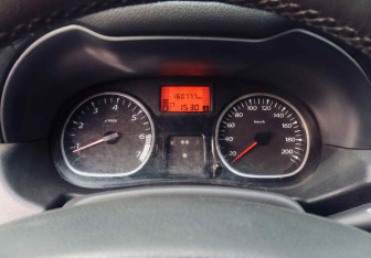Подержанный автомобиль Renault Duster 2014 года (9 фото)