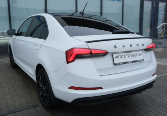 Подержанный автомобиль Skoda Rapid Liftback 2022 года (3 фото)