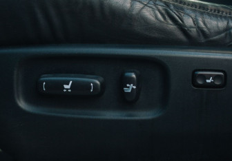 Подержанный автомобиль Lexus RX 2006 года (13 фото)