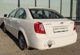 Подержанный автомобиль Chevrolet Lacetti Sedan 2010 года (3 фото)