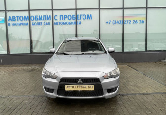 Подержанный автомобиль Mitsubishi Lancer Sedan 2010 года (8 фото)