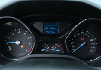 Подержанный автомобиль Ford Focus Hatchback 2014 года (15 фото)