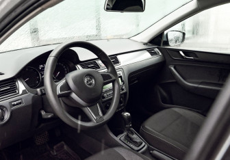 Подержанный автомобиль Skoda Rapid Liftback 2014 года (14 фото)