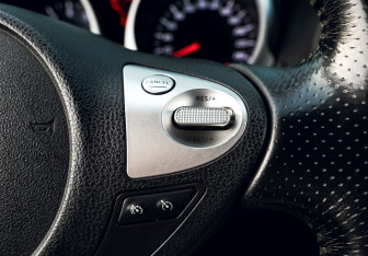 Подержанный автомобиль Nissan Juke 2011 года (12 фото)