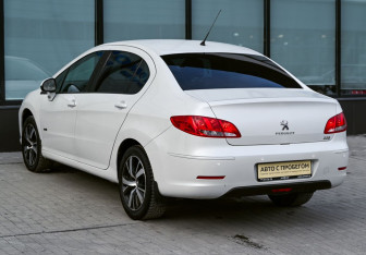 Подержанный автомобиль Peugeot 408 2016 года (3 фото)