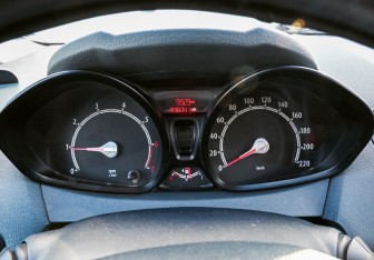 Подержанный автомобиль Ford Fiesta Hatchback 2008 года (16 фото)