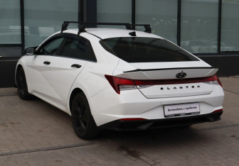 Подержанный автомобиль Hyundai Elantra Sedan 2021 года (3 фото)