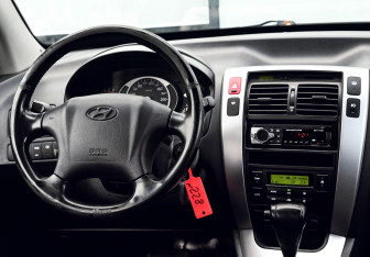 Подержанный автомобиль Hyundai Tucson 2007 года (18 фото)