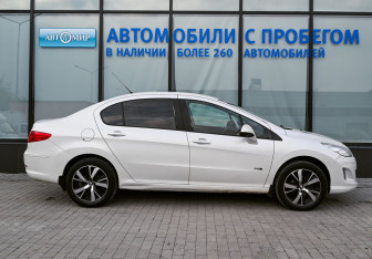Подержанный автомобиль Peugeot 408 2016 года (6 фото)
