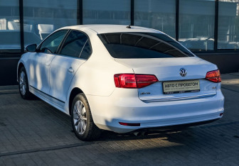 Подержанный автомобиль Volkswagen Jetta Sedan 2014 года (3 фото)