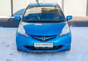 Подержанный автомобиль Honda Fit 2008 года (8 фото)