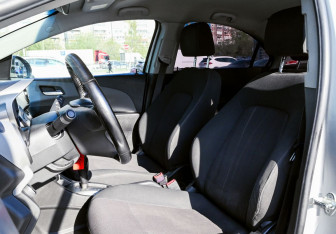 Подержанный автомобиль Chevrolet Aveo Sedan 2012 года (16 фото)